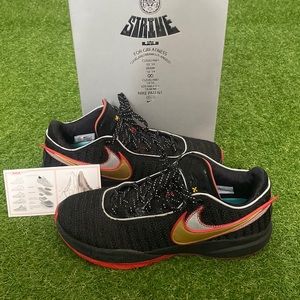 Lebron XX basketball Shoes Used Mens size 11.5 original Box